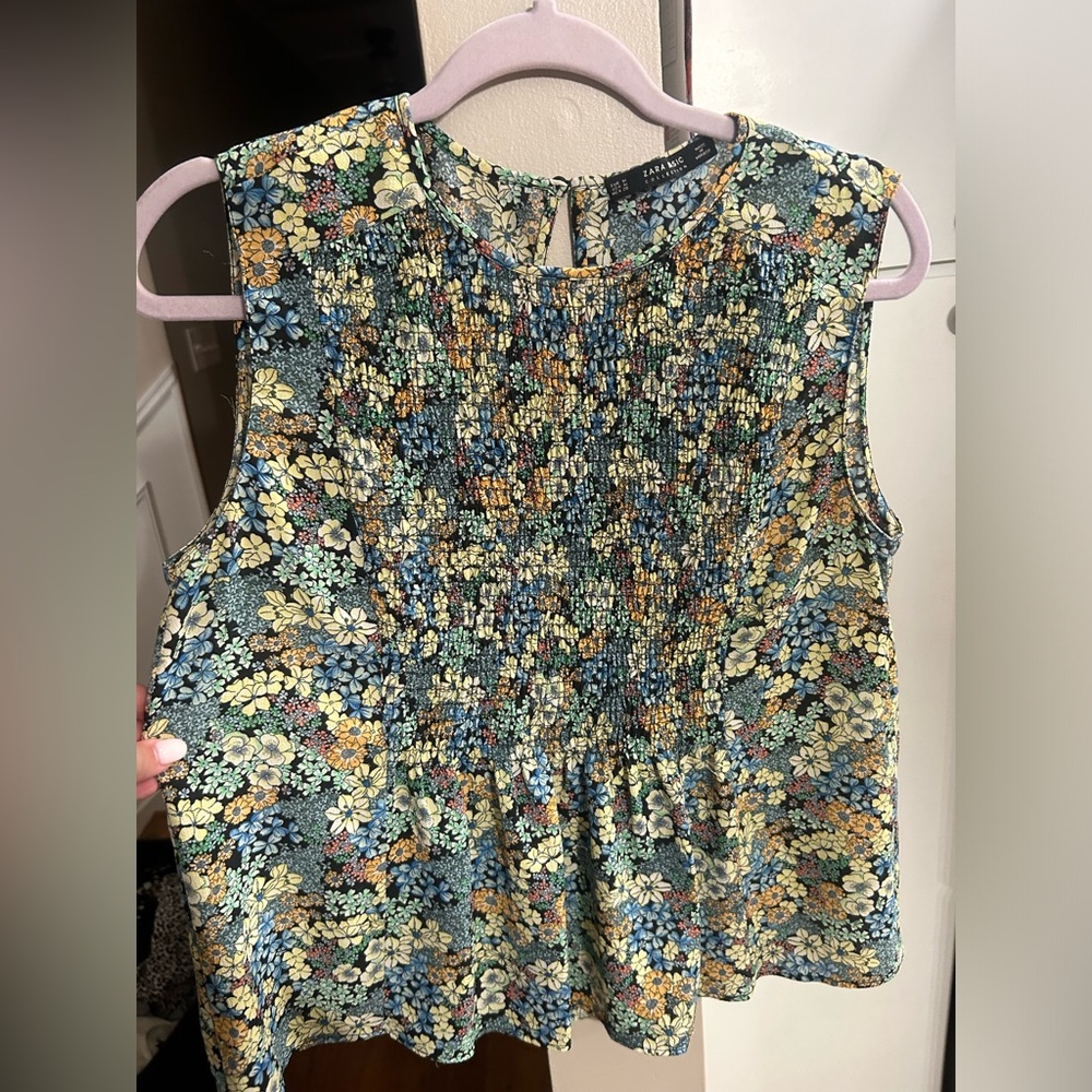 Zara basic. Floral tank. Size M. Smoke free home.